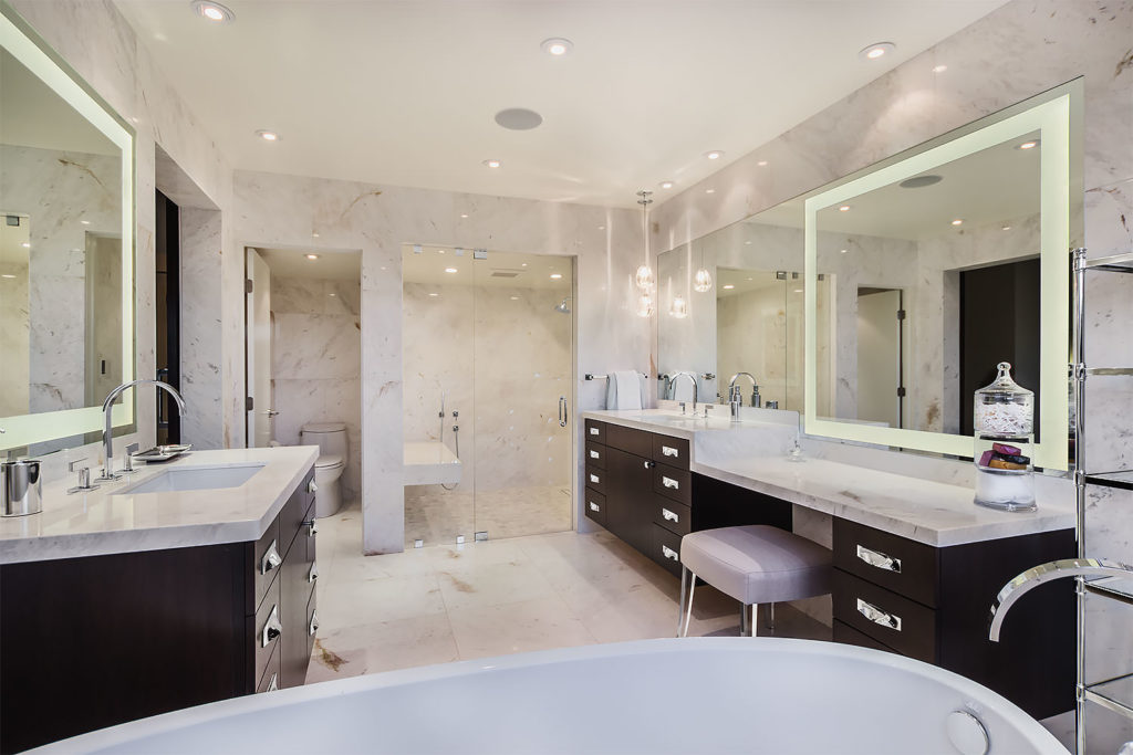 A contemporary California at-home spa designed for the senses by Payton Addison atelier.